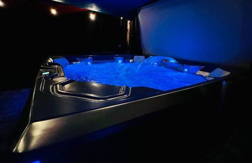 Luxury 2/2 private oasis w/Hot Tub walk to Beach - Foto 40