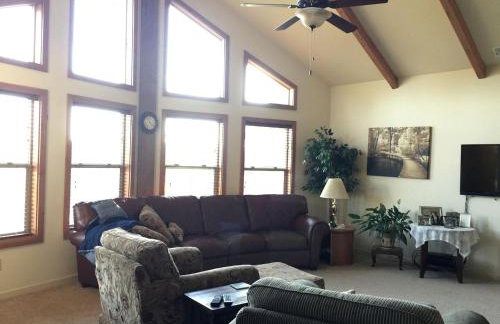 Luxury Cabin Rental with a Fire Pit in Coulterville, California - Foto 2