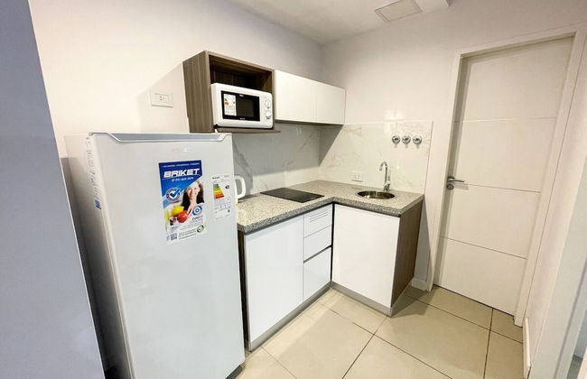 Impeccable 1 Bedroom Apartment in a Lively Area of Rosario - Photo 5