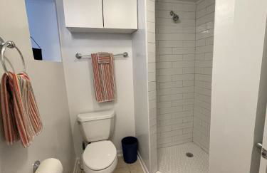 The Wrigleyville Deluxe -Steps from Wrigley Sleeps 10 - Foto 27