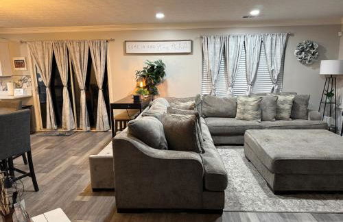 ThrillStay Braves & Six Flags Family House - Foto 24