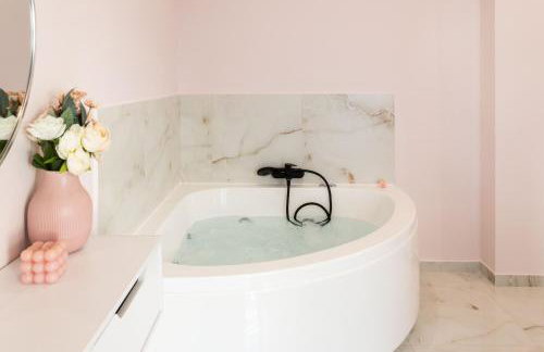 Almond Jacuzzi Suites - Private Jacuzzi - Self Check-In - Free & Easy Street Parking - Foto 6