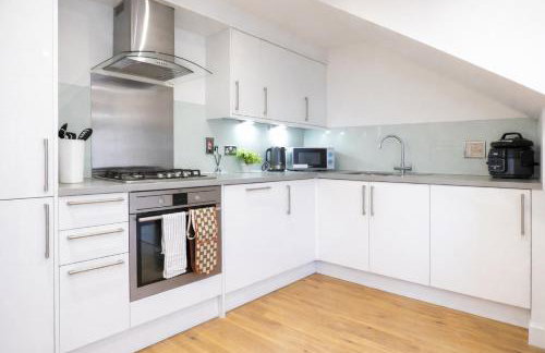 Stylish Garden Flat with Parking 20min to Central London - Foto 7