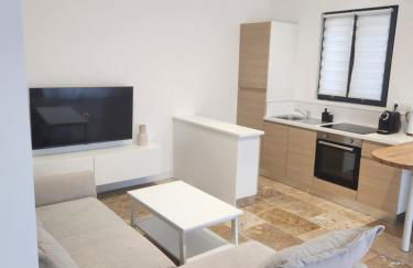 Maison "COSY" avec Parking Privé et Climatisation - Foto 7