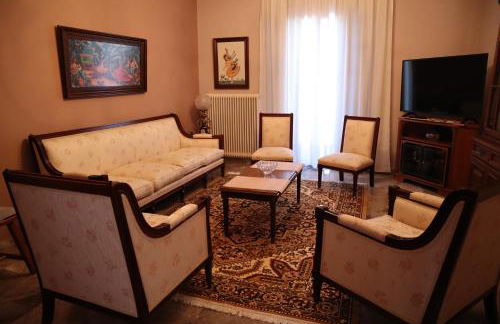 Fofi's Place - Photo 12