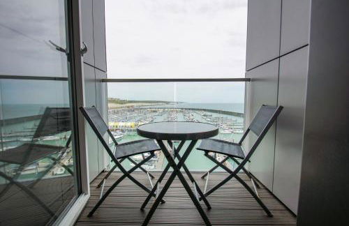 Orion Marina Sea View - Parking - by Brighton Holiday Lets - Foto 40