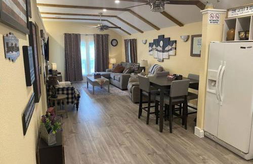 StockYards! Less than 4 minutes-Sleeps 8-Lee House - Foto 5