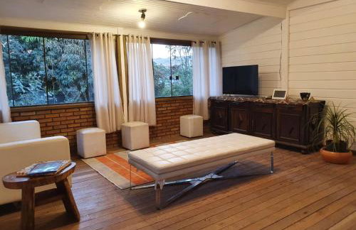 Casa 4 dorms 2 suites - localização perfeita no centrinho e rodeada de natureza - Foto 6