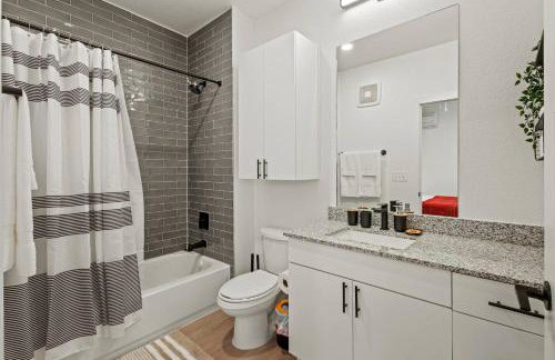 2Beds|2 Baths|Near Reunion & Aquarium|Free Parking - Foto 20