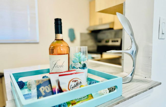 Waterfront 1BR Parking Walk to the Beach - Foto 25