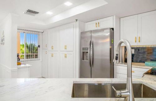 Hutchinson Island Beach Condo - Photo 14