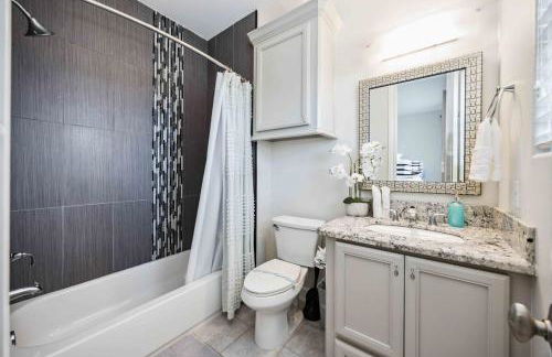 Resort vibe with Pool and Hot tub Downtown skyline views - Photo 8