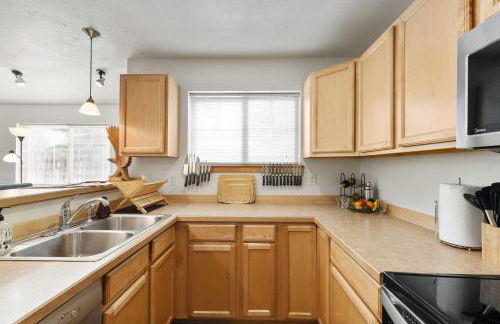 Heart of Bozeman Townhome with Patio Near MSU - Foto 15