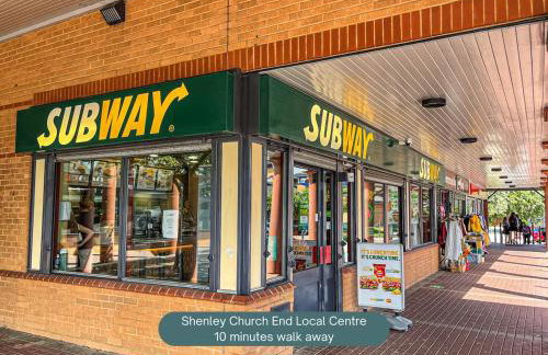 Stylish Duplex Apartment - Close to City Centre - Free Parking, Balcony, Self-Check-In, Fast WiFi and Smart TVs by Yoko Property - Foto 23