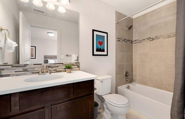 Modern Townhome Steps From the Brewery District! - Foto 17