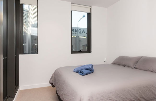 Modern Apartment in Darling Harbour - Photo 2