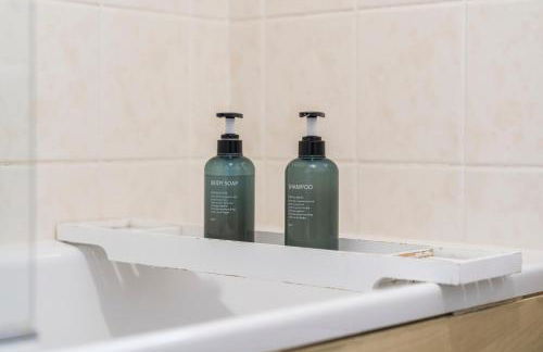 Spacious White House with parking, garden, Wi-Fi - Photo 35