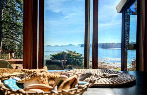 Charming Waterfront Sea Cottage with Private Beach near Bar Harbor, Hancock Maine - Photo 6