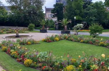 Les Loges Du Théatre 160m2 MAISON PRIVÉ 14 personnes MAX tout équipé a 200m de l'AVENUE DE CHAMPAGNE et toutes commodités DEGUSTATION CHAMPAGNE OFFERTE jacuzzi sauna jeux velos EMPLACEMENT EXCEPTIONNEL et CHIC - Foto 74