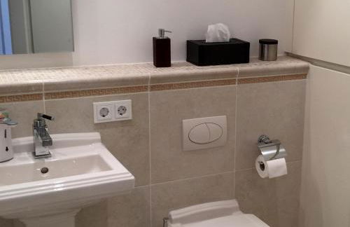 Ferienwohnung Seeblick - exklusive Wohnung in erster Reihe mit Balkon und Seeblick - Photo 10