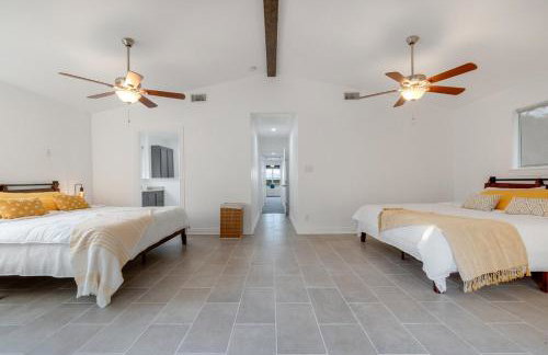 Lakefront Retreat Sleeps 15 Starlink Internet - Foto 22