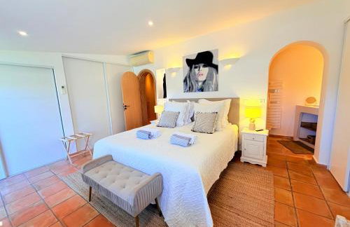 Villa climatisée, Golfe Saint Tropez, 12 pers, 4 suites, Piscine chauffée, Hammam, Spa, Billard, Pétanque, Wifi professionnel haut débit - Photo 23