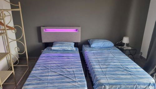 F2 ou F3 ,appartement climatisé neuf, magnifique vue sur mer et aéroport, proche tram et gare sncf 1 min,aéroport 3 minutes, 3 rooms, new AC apartment, magnificent sea and airport views, close to tram and SNCF train station 1 min, airport 3 min - Foto 5