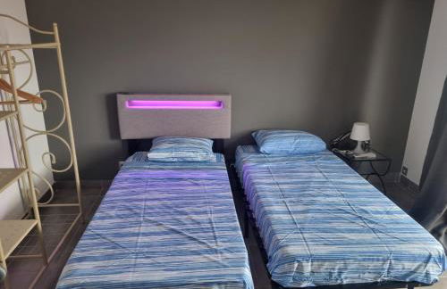 F2 ou F3 ,appartement climatisé neuf, magnifique vue sur mer et aéroport, proche tram et gare sncf 1 min,aéroport 3 minutes, 3 rooms, new AC apartment, magnificent sea and airport views, close to tram and SNCF train station 1 min, airport 3 min - Foto 5