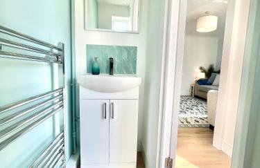 Luxury Modern House, Free Driveway Parking and Garden! Fully Equipped, Sleeps 6 Guests - Foto 8