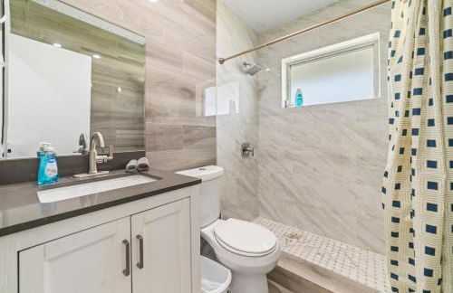 Lakeside Vacation Home - Foto 9