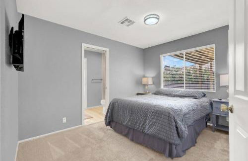 Luxe 4BR Vegas Retreat Pool, Games and BBQ - Foto 9