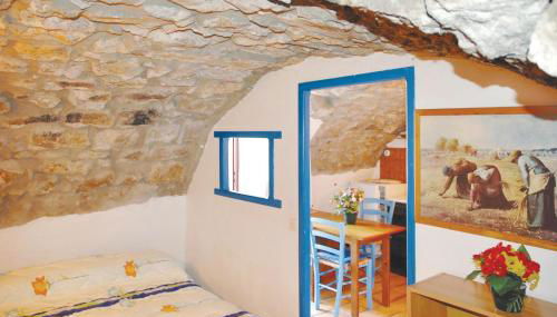 1 Bedroom Nice Apartment In La Beaume - Photo 3