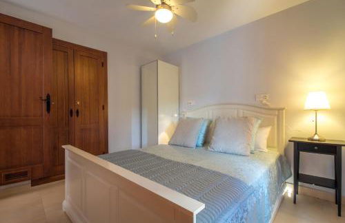 Quiet house in village center with mountains views - Photo 25