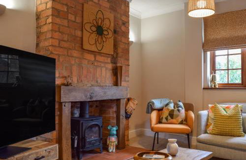 Queens Manor - Photo 6