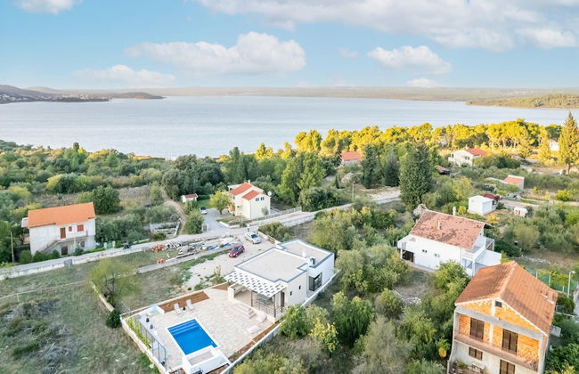 Holiday Home in Bilice With Pool - Photo 39