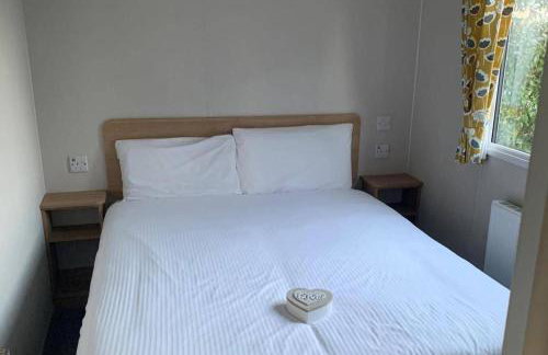 3 Bed Cabin - Sleeps 6 - Wifi Free Parking Pets - Foto 1