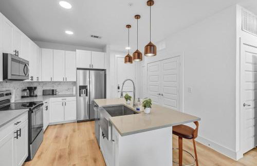 412 Stylish 2B2B Resort Style Pool & Gym, Golf Simulator, 7M to Dickies Stadium, 15M to AT&T stadium - Photo 17