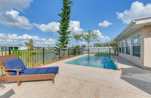 Family Friendly! Games! Waterfront North Port Home - Foto 25