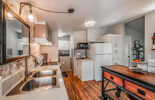 Renovated Bungalow Getaway - Foto 25