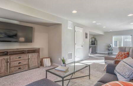 _Entire Home_Game Room_Basement_FirePit_ - Foto 51