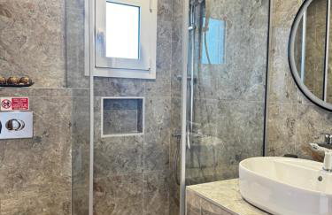 CARISSA SUITES a - Photo 10