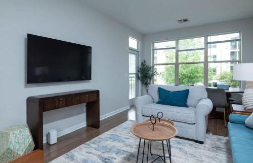 Central 1-BR Condo Assembly Row Gym & Pool Sleep 5 - Photo 8