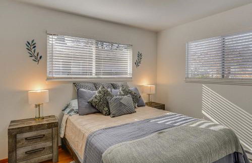 11 Mi to Burney Falls Charming Home with Fireplace - Foto 16