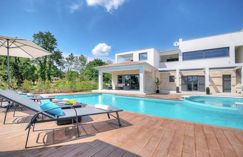 Villa Onyx for 12 people near Porec with 65 private pool and jacuzzi - Photo 6