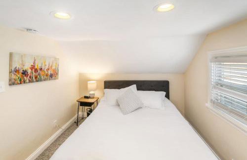 Home with Garage in DT Libertyville Near Naval Base - Foto 8