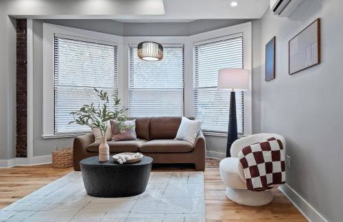 The Modern Boho Brick Loft - Foto 53