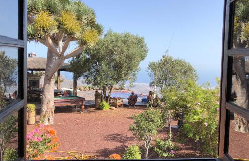 Historic Canarian House, Private Heated Infinity Pool, BBQ, WIFI + Panoramic Ocean Views - Foto 2