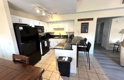 Bright and Spacious 2 Story Condo - Foto 9