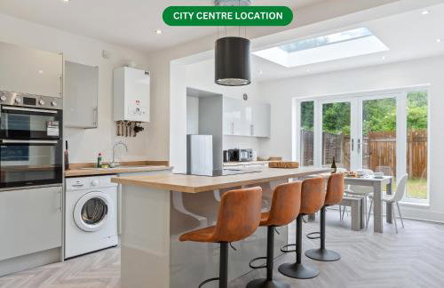 Beautiful House - Sleeps up to 7 - Free Parking, Fast Wifi and Smart TV by Yoko Property - Foto 1