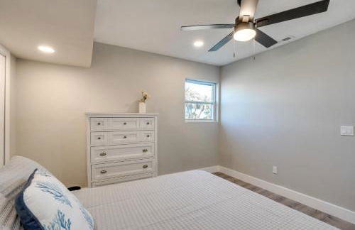 Canal-Front Home with Dock and Patio in North Port - Foto 17